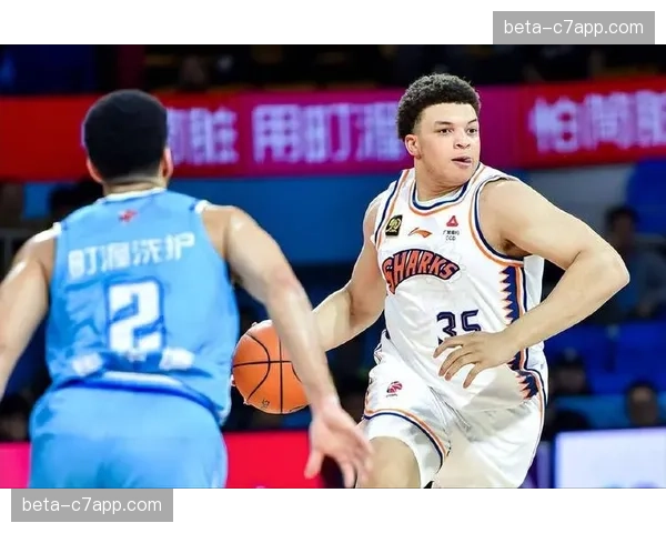 上海进攻端空间利用效率 洛夫顿高位策应激活底角三分